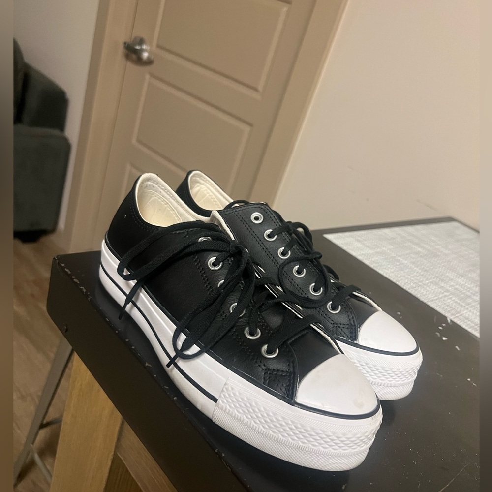 Chuck Taylor All Star Lift Platform Leather low top converse